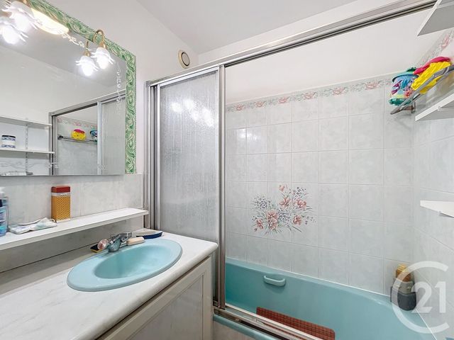 Appartement F3 à louer - 3 pièces - 63.0 m2 - GRASSE - 06 - PROVENCE-ALPES-COTE-D-AZUR - Century 21 Adhère Transactions