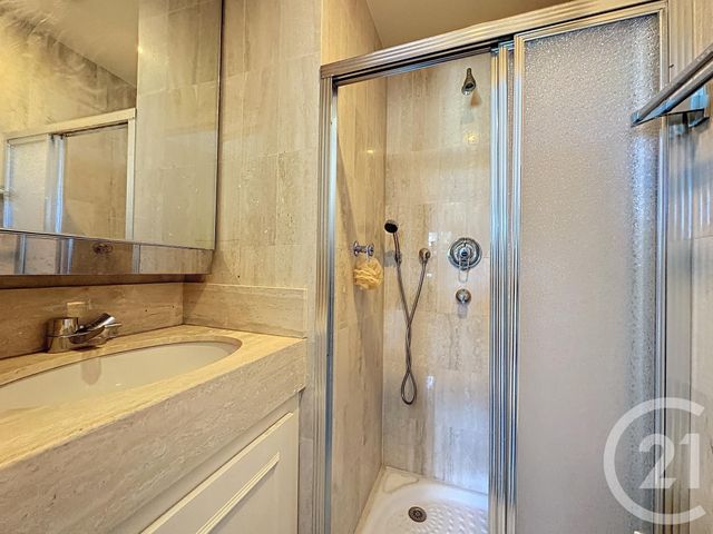 Appartement F4 à louer - 4 pièces - 123.0 m2 - VALLAURIS - 06 - PROVENCE-ALPES-COTE-D-AZUR - Century 21 Adhère Transactions