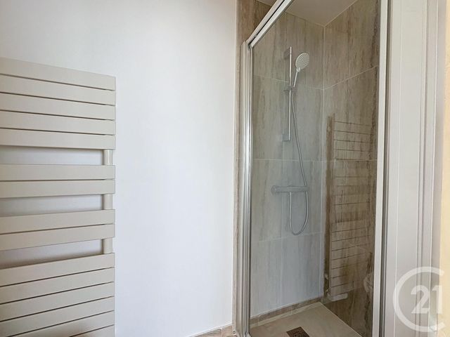 Appartement F4 à louer - 4 pièces - 123.0 m2 - VALLAURIS - 06 - PROVENCE-ALPES-COTE-D-AZUR - Century 21 Adhère Transactions