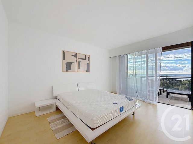 Appartement F4 à louer - 4 pièces - 123.0 m2 - VALLAURIS - 06 - PROVENCE-ALPES-COTE-D-AZUR - Century 21 Adhère Transactions