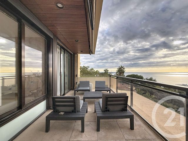 Appartement F4 à louer - 4 pièces - 123.0 m2 - VALLAURIS - 06 - PROVENCE-ALPES-COTE-D-AZUR - Century 21 Adhère Transactions