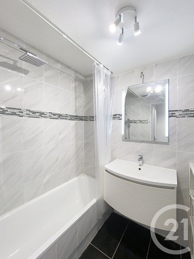 Appartement F2 à louer - 2 pièces - 32.93 m2 - GRASSE - 06 - PROVENCE-ALPES-COTE-D-AZUR - Century 21 Adhère Transactions