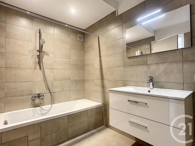 Appartement F3 à louer - 3 pièces - 71.45 m2 - CANNES - 06 - PROVENCE-ALPES-COTE-D-AZUR - Century 21 Adhère Transactions