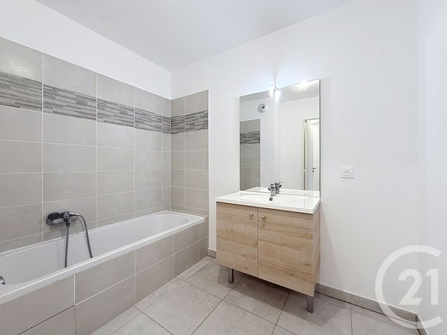 Appartement à louer - 3 pièces - 65.2 m2 - ROQUEFORT LES PINS - 06 - PROVENCE-ALPES-COTE-D-AZUR - Century 21 Adhère Transactions