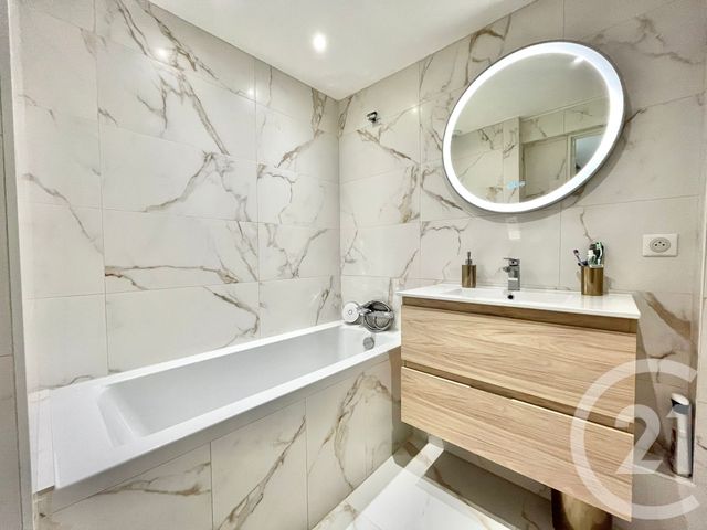 Appartement F4 à louer - 4 pièces - 69.38 m2 - GRASSE - 06 - PROVENCE-ALPES-COTE-D-AZUR - Century 21 Adhère Transactions