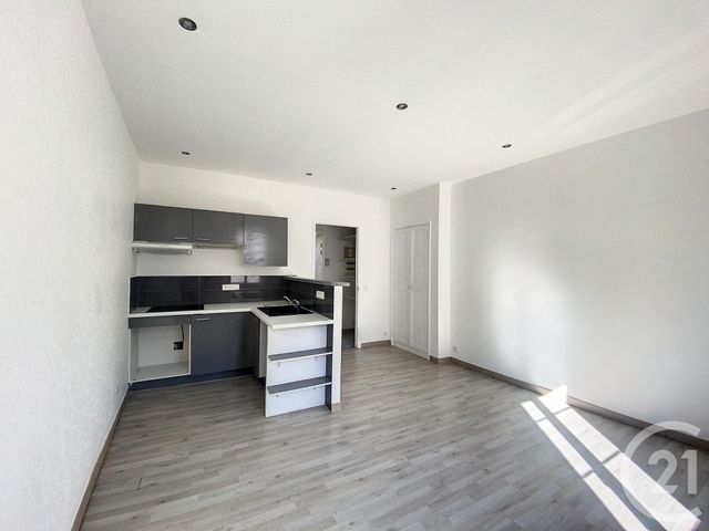 Appartement à louer - 2 pièces - 36.85 m2 - CANNES - 06 - PROVENCE-ALPES-COTE-D-AZUR - Century 21 Adhère Transactions