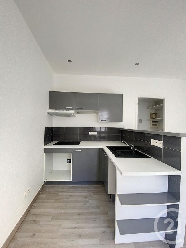 Appartement à louer - 2 pièces - 36.85 m2 - CANNES - 06 - PROVENCE-ALPES-COTE-D-AZUR - Century 21 Adhère Transactions