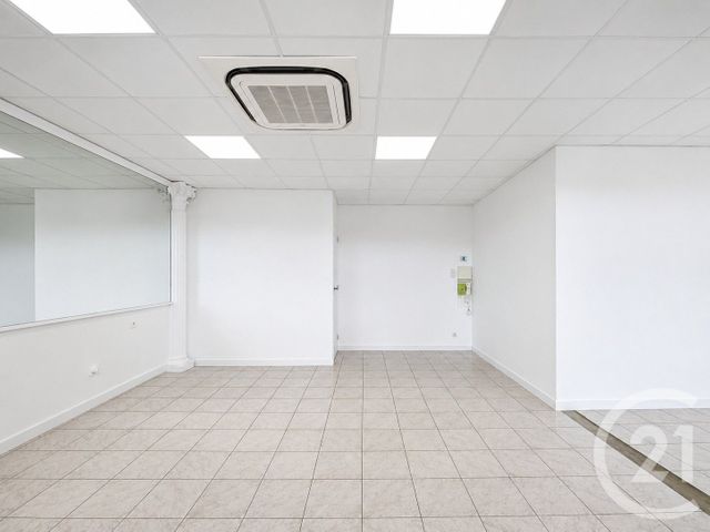 commerce à louer - 47.0 m2 - MANDELIEU LA NAPOULE - 06 - PROVENCE-ALPES-COTE-D-AZUR - Century 21 Adhère Transactions