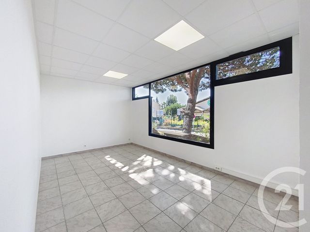 commerce à louer - 47.0 m2 - MANDELIEU LA NAPOULE - 06 - PROVENCE-ALPES-COTE-D-AZUR - Century 21 Adhère Transactions