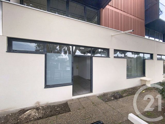 commerce à louer - 47.0 m2 - MANDELIEU LA NAPOULE - 06 - PROVENCE-ALPES-COTE-D-AZUR - Century 21 Adhère Transactions