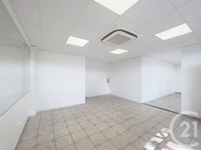 commerce à louer - 47.0 m2 - MANDELIEU LA NAPOULE - 06 - PROVENCE-ALPES-COTE-D-AZUR - Century 21 Adhère Transactions