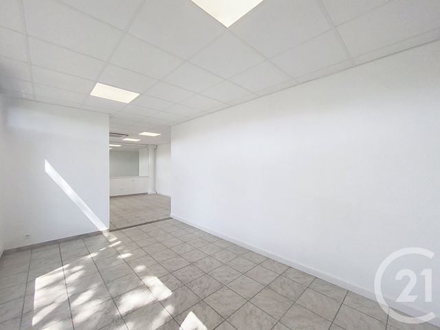 commerce à louer - 47.0 m2 - MANDELIEU LA NAPOULE - 06 - PROVENCE-ALPES-COTE-D-AZUR - Century 21 Adhère Transactions