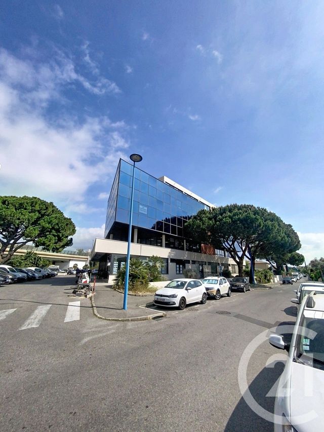 commerce à louer - 47.0 m2 - MANDELIEU LA NAPOULE - 06 - PROVENCE-ALPES-COTE-D-AZUR - Century 21 Adhère Transactions