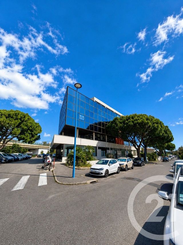 commerce à louer - 47.0 m2 - MANDELIEU LA NAPOULE - 06 - PROVENCE-ALPES-COTE-D-AZUR - Century 21 Adhère Transactions