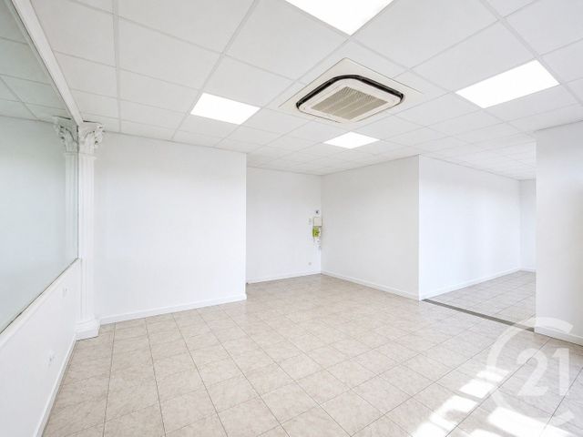 commerce à louer - 47.0 m2 - MANDELIEU LA NAPOULE - 06 - PROVENCE-ALPES-COTE-D-AZUR - Century 21 Adhère Transactions