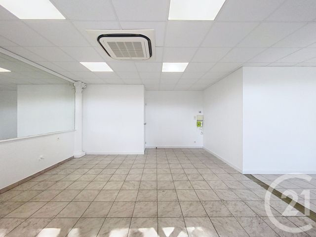 commerce à louer - 47.0 m2 - MANDELIEU LA NAPOULE - 06 - PROVENCE-ALPES-COTE-D-AZUR - Century 21 Adhère Transactions