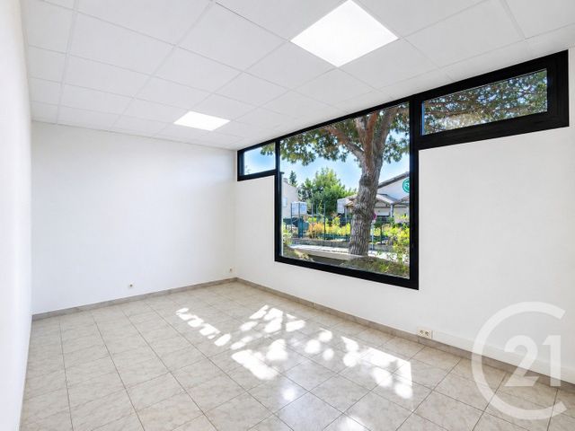 commerce à louer - 47.0 m2 - MANDELIEU LA NAPOULE - 06 - PROVENCE-ALPES-COTE-D-AZUR - Century 21 Adhère Transactions