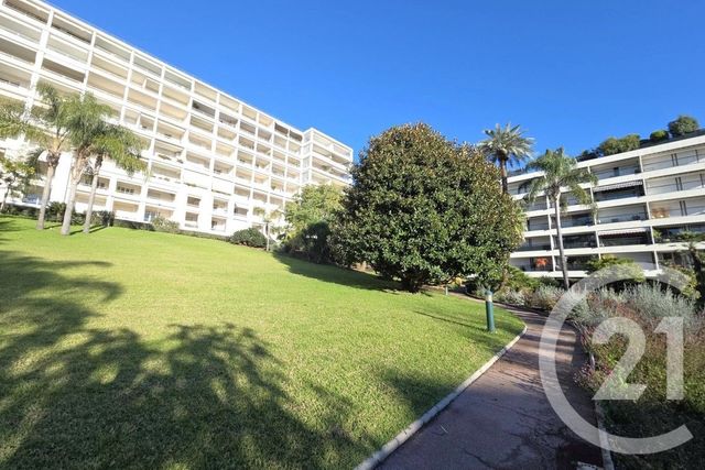 Appartement F4 à vendre - 4 pièces - 135.0 m2 - CANNES - 06 - PROVENCE-ALPES-COTE-D-AZUR - Century 21 Adhère Transactions