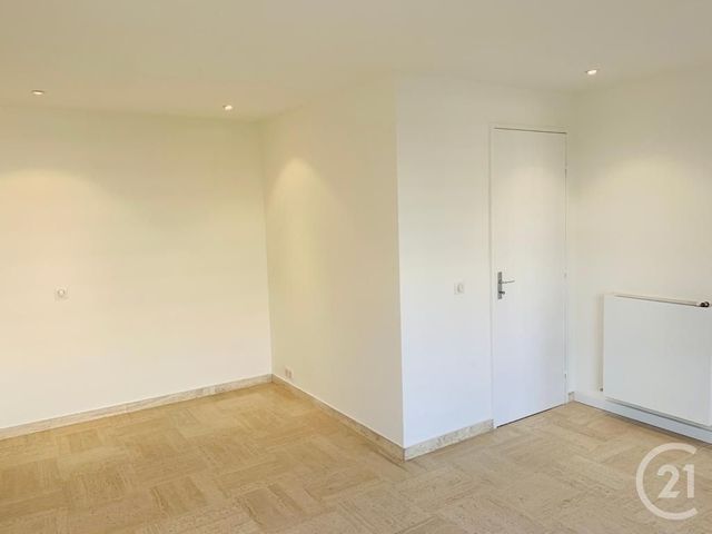 Appartement T1 à louer - 1 pièce - 25.61 m2 - CANNES - 06 - PROVENCE-ALPES-COTE-D-AZUR - Century 21 Adhère Transactions