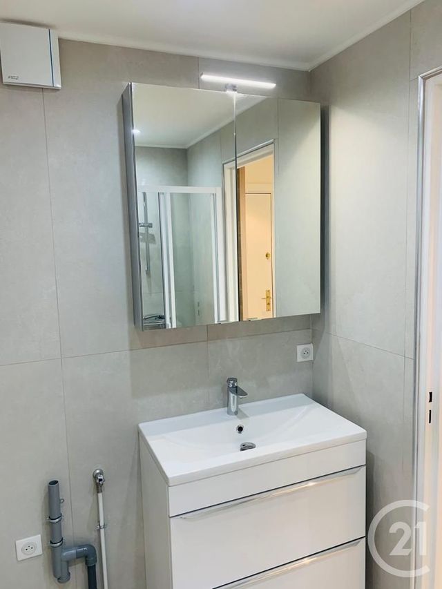 Appartement T1 à louer - 1 pièce - 25.61 m2 - CANNES - 06 - PROVENCE-ALPES-COTE-D-AZUR - Century 21 Adhère Transactions