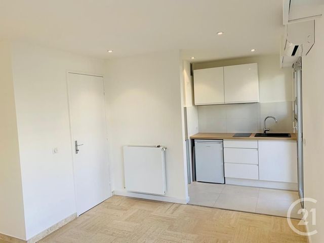 Appartement T1 à louer - 1 pièce - 25.61 m2 - CANNES - 06 - PROVENCE-ALPES-COTE-D-AZUR - Century 21 Adhère Transactions