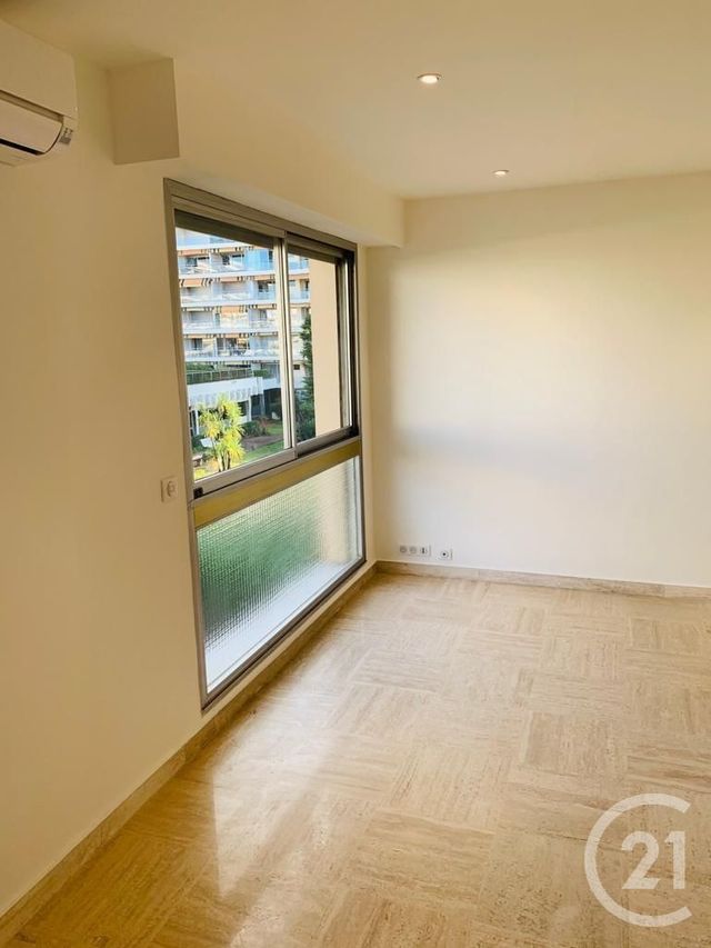 Appartement T1 à louer - 1 pièce - 25.61 m2 - CANNES - 06 - PROVENCE-ALPES-COTE-D-AZUR - Century 21 Adhère Transactions