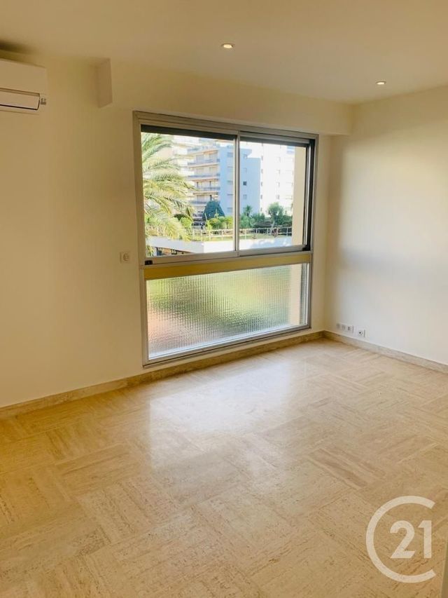 Appartement T1 à louer - 1 pièce - 25.61 m2 - CANNES - 06 - PROVENCE-ALPES-COTE-D-AZUR - Century 21 Adhère Transactions