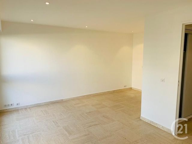 Appartement T1 à louer - 1 pièce - 25.61 m2 - CANNES - 06 - PROVENCE-ALPES-COTE-D-AZUR - Century 21 Adhère Transactions