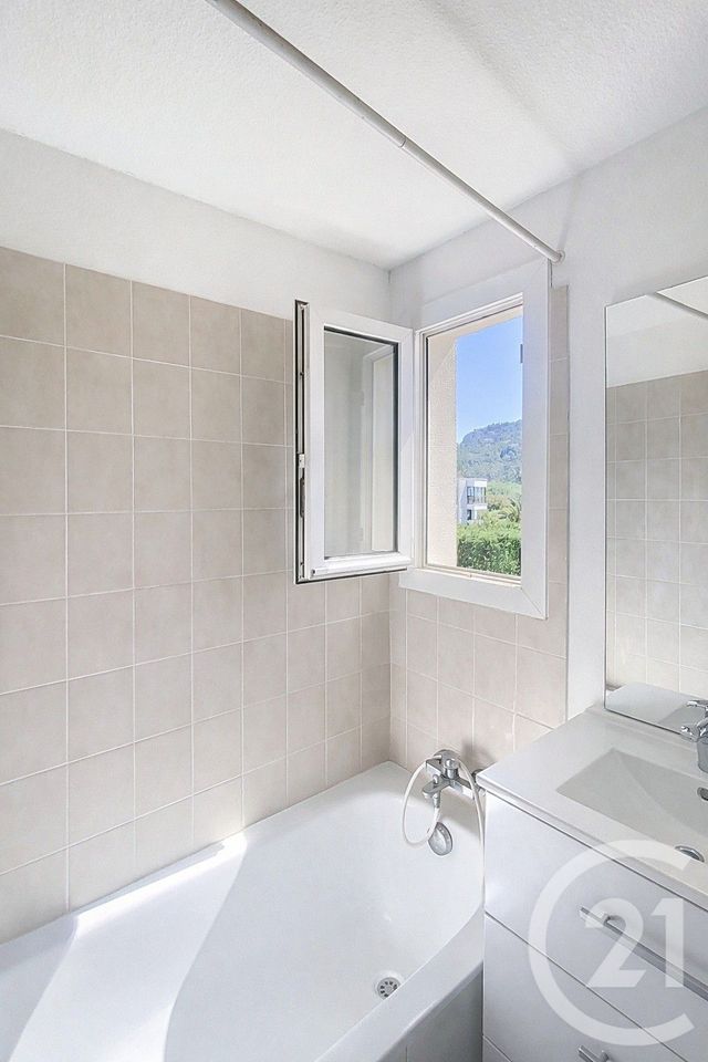 Appartement F3 à louer - 3 pièces - 39.98 m2 - MANDELIEU LA NAPOULE - 06 - PROVENCE-ALPES-COTE-D-AZUR - Century 21 Adhère Transactions