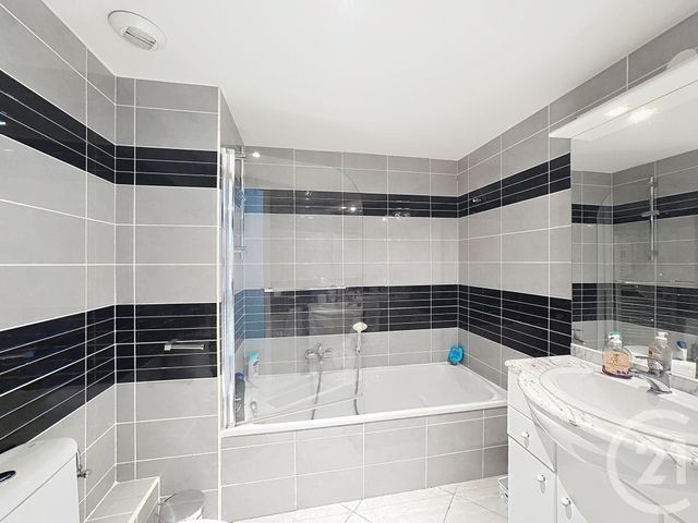 Appartement F3 à vendre - 3 pièces - 75.78 m2 - CANNES - 06 - PROVENCE-ALPES-COTE-D-AZUR - Century 21 Adhère Transactions