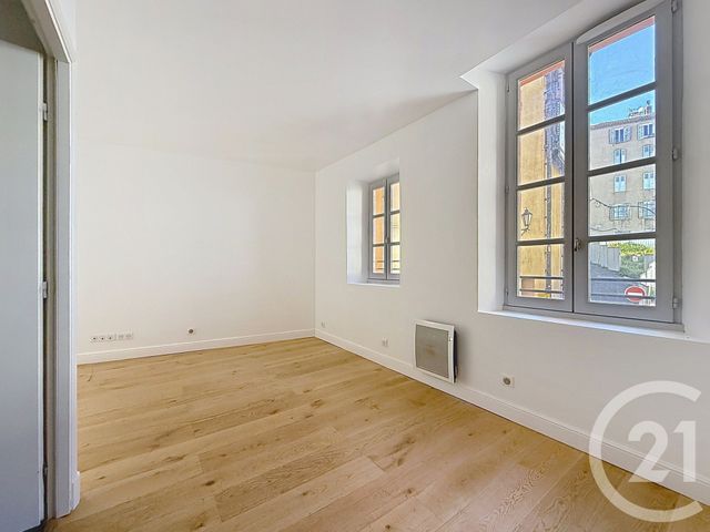 Appartement F1 à louer - 1 pièce - 28.0 m2 - GRASSE - 06 - PROVENCE-ALPES-COTE-D-AZUR - Century 21 Adhère Transactions