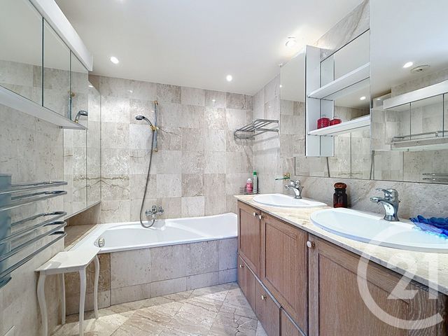 Appartement F4 à louer - 4 pièces - 136.0 m2 - CANNES - 06 - PROVENCE-ALPES-COTE-D-AZUR - Century 21 Adhère Transactions
