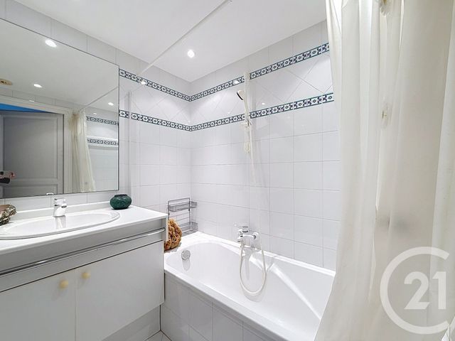 Appartement F4 à louer - 4 pièces - 136.0 m2 - CANNES - 06 - PROVENCE-ALPES-COTE-D-AZUR - Century 21 Adhère Transactions