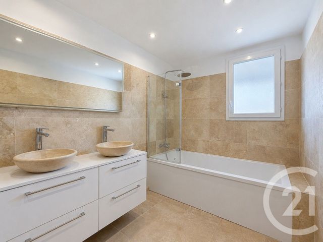 Appartement F4 à louer - 4 pièces - 119.67 m2 - GRASSE - 06 - PROVENCE-ALPES-COTE-D-AZUR - Century 21 Adhère Transactions