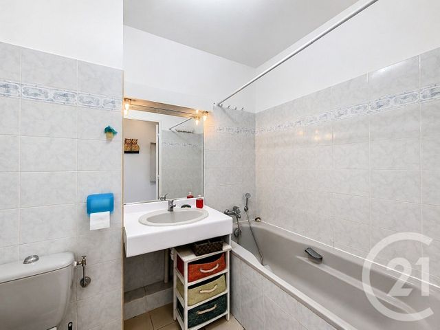 Appartement F1 à louer - 1 pièce - 28.0 m2 - GRASSE - 06 - PROVENCE-ALPES-COTE-D-AZUR - Century 21 Adhère Transactions