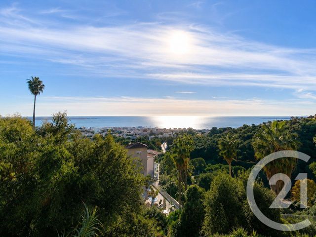 Appartement F3 à louer - 3 pièces - 82.0 m2 - LE GOLFE JUAN - 06 - PROVENCE-ALPES-COTE-D-AZUR - Century 21 Adhère Transactions