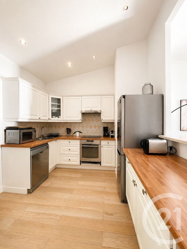 Appartement F3 à louer - 3 pièces - 82.0 m2 - LE GOLFE JUAN - 06 - PROVENCE-ALPES-COTE-D-AZUR - Century 21 Adhère Transactions