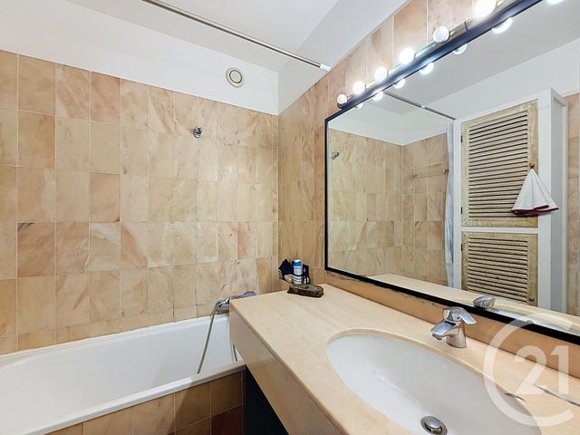 Appartement F3 à louer - 3 pièces - 78.33 m2 - NICE - 06 - PROVENCE-ALPES-COTE-D-AZUR - Century 21 Adhère Transactions