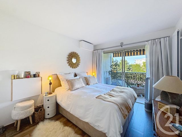 Appartement F2 à vendre - 2 pièces - 56.0 m2 - CANNES - 06 - PROVENCE-ALPES-COTE-D-AZUR - Century 21 Adhère Transactions