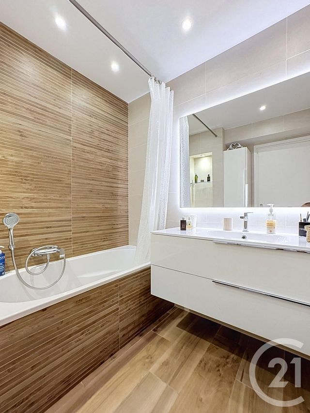 Appartement F2 à vendre - 2 pièces - 56.0 m2 - CANNES - 06 - PROVENCE-ALPES-COTE-D-AZUR - Century 21 Adhère Transactions