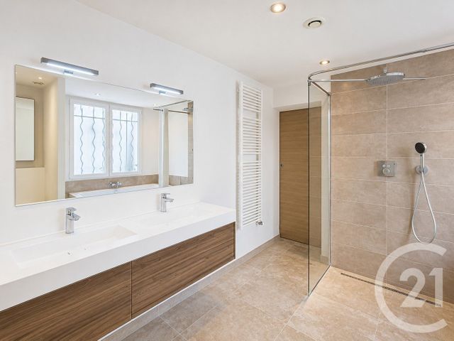 maison à louer - 4 pièces - 135.0 m2 - LE CANNET - 06 - PROVENCE-ALPES-COTE-D-AZUR - Century 21 Adhère Transactions