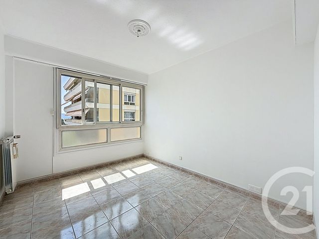 Appartement F4 à louer - 4 pièces - 77.44 m2 - GRASSE - 06 - PROVENCE-ALPES-COTE-D-AZUR - Century 21 Adhère Transactions