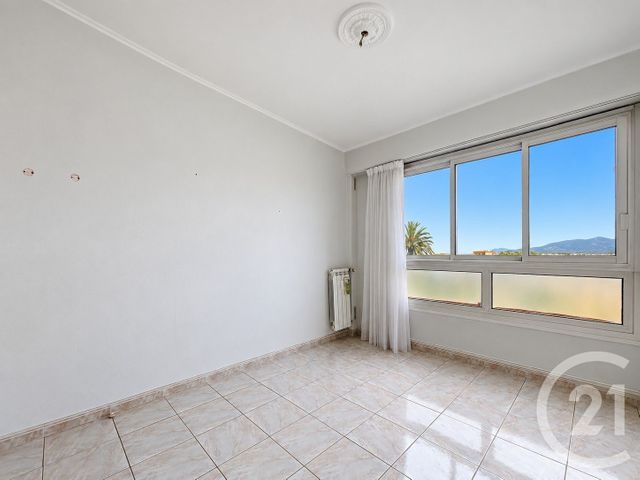 Appartement F4 à louer - 4 pièces - 77.44 m2 - GRASSE - 06 - PROVENCE-ALPES-COTE-D-AZUR - Century 21 Adhère Transactions