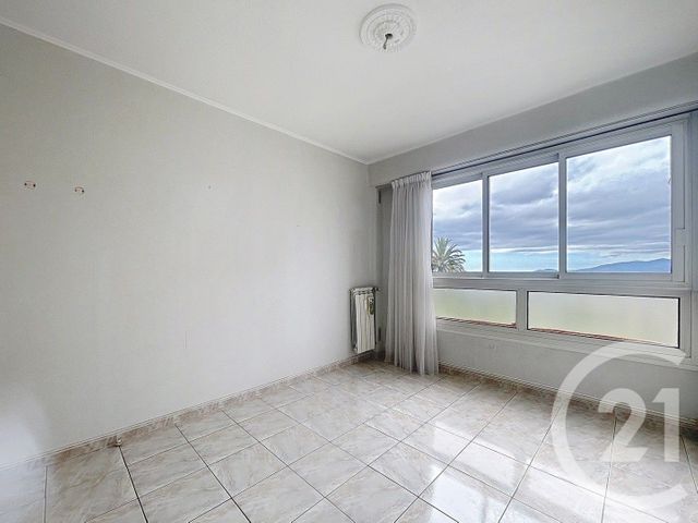 Appartement F4 à louer - 4 pièces - 77.44 m2 - GRASSE - 06 - PROVENCE-ALPES-COTE-D-AZUR - Century 21 Adhère Transactions
