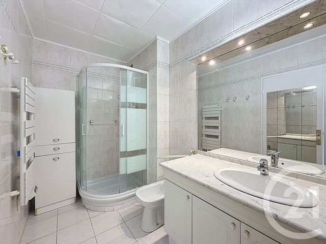 Appartement F4 à louer - 4 pièces - 77.44 m2 - GRASSE - 06 - PROVENCE-ALPES-COTE-D-AZUR - Century 21 Adhère Transactions