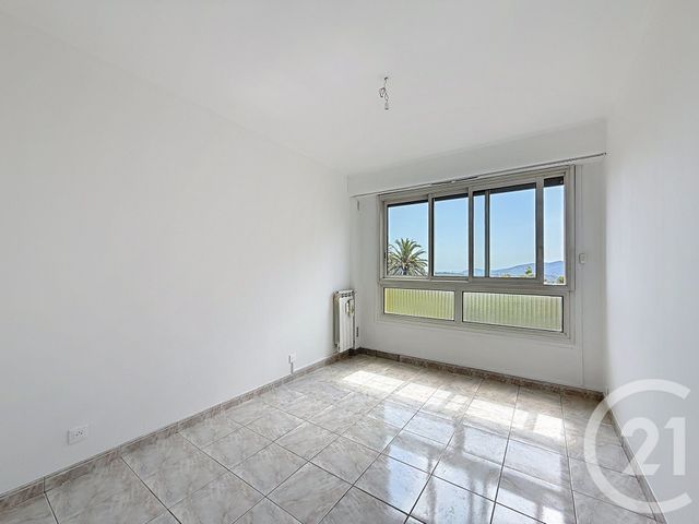 Appartement F4 à louer - 4 pièces - 77.44 m2 - GRASSE - 06 - PROVENCE-ALPES-COTE-D-AZUR - Century 21 Adhère Transactions
