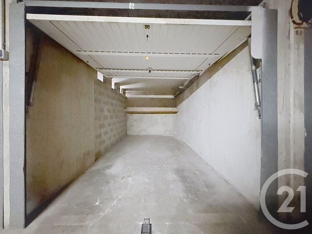 parking - CANNES LA BOCCA - 06