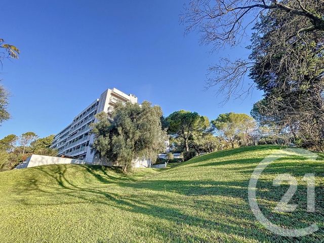 Appartement F1 à louer - 1 pièce - 30.37 m2 - CANNES LA BOCCA - 06 - PROVENCE-ALPES-COTE-D-AZUR - Century 21 Adhère Transactions