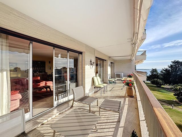 Appartement F3 à vendre - 3 pièces - 110.0 m2 - CANNES - 06 - PROVENCE-ALPES-COTE-D-AZUR - Century 21 Adhère Transactions