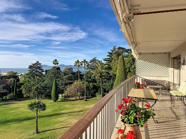 Appartement F3 à vendre - 3 pièces - 110.0 m2 - CANNES - 06 - PROVENCE-ALPES-COTE-D-AZUR - Century 21 Adhère Transactions